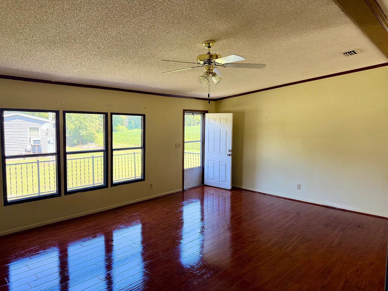 3 bed, 1296 sqft, $1,500 — Photo 3
