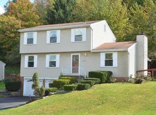 107 Loch Shin Dr, Coraopolis, PA 15108