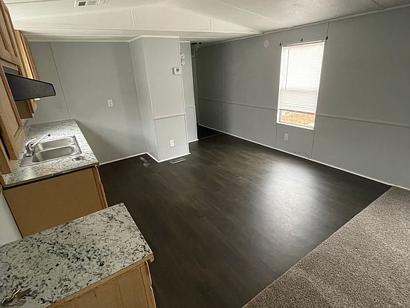 3rd image of 419 Creekside Dr