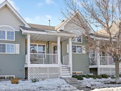 2832 Clover Ridge Dr, Chaska, MN, 55318