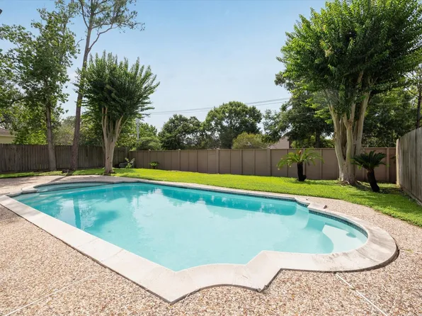 607 Oak Harbor Dr, Houston, TX 77062