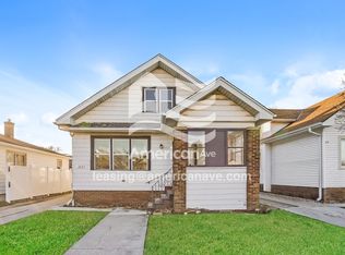 3023 Gilson St, Racine, WI 53403