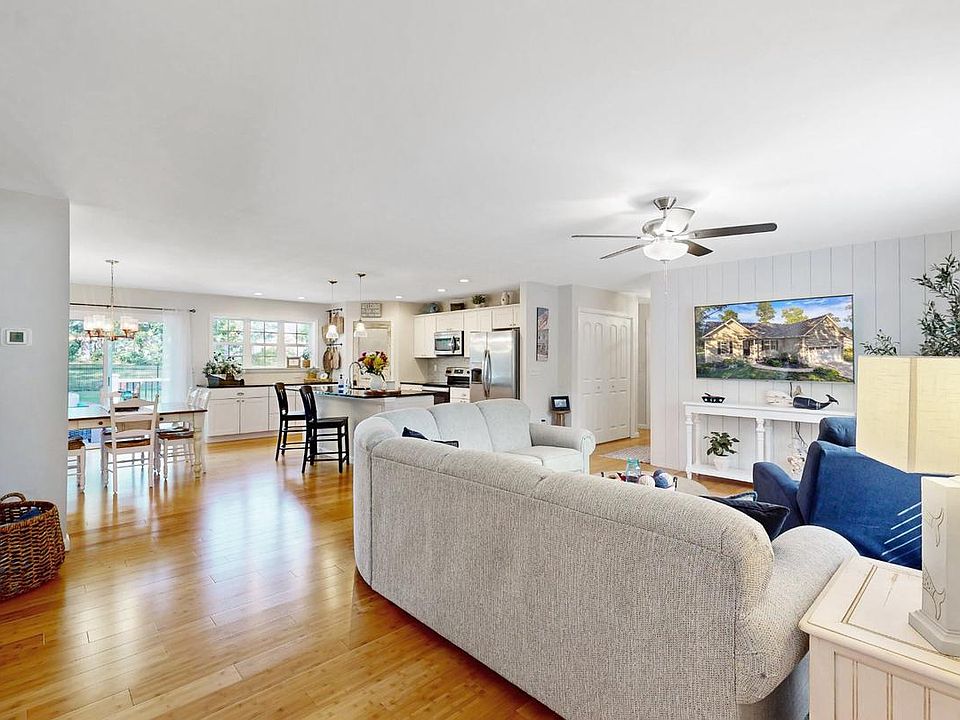 1st image of 22285 Holly Oak Ln