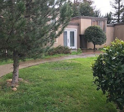 2nd image of 1122 Briar Ln