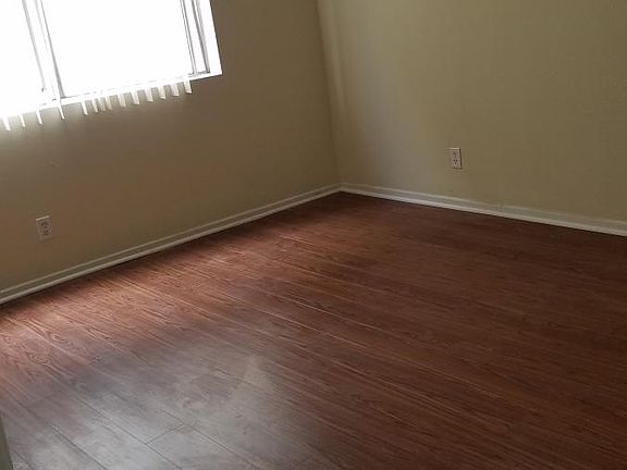 4th image of 11018 Morrison St APT 2