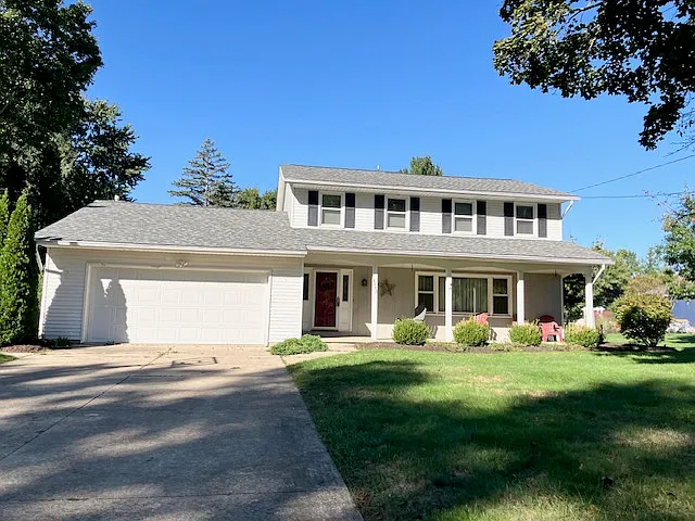 4 bed, 2.5 bath, 2035 sqft, $2,200 — Photo 2