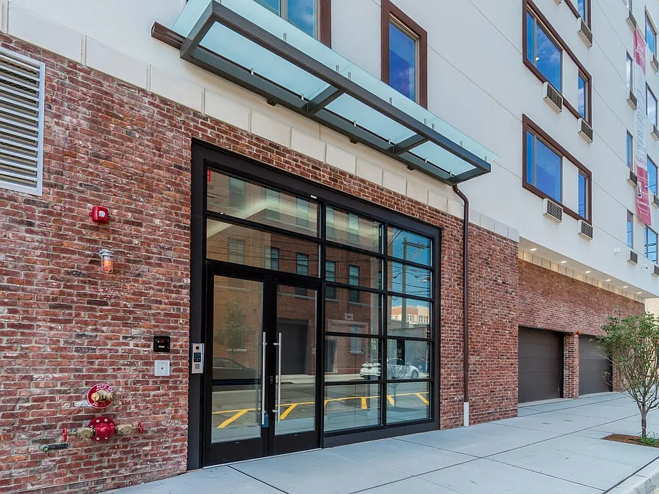 6122 Hudson Ave #5B