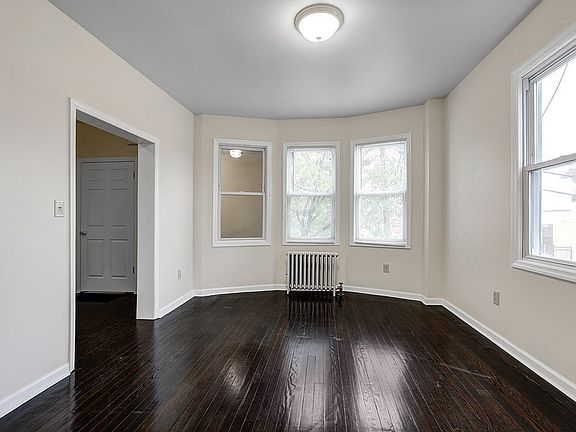 2nd image of 10 Rockland Ter