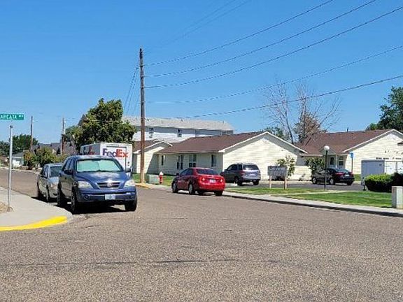 Exterior Neighborhood (street photo)