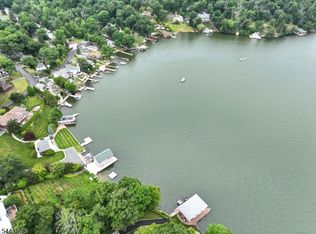 19 Lakeland Dr, Hopatcong, NJ 07843