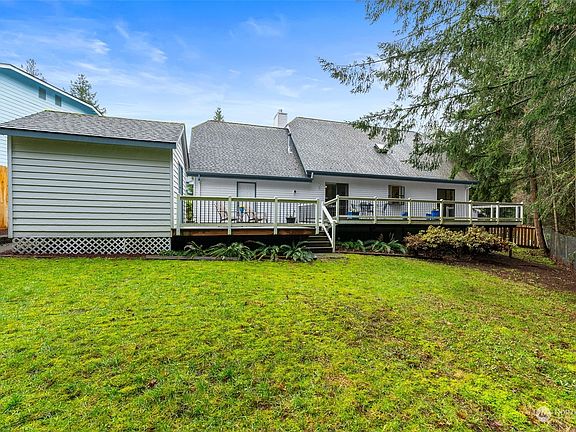 3rd image of 982 NE Colby Court