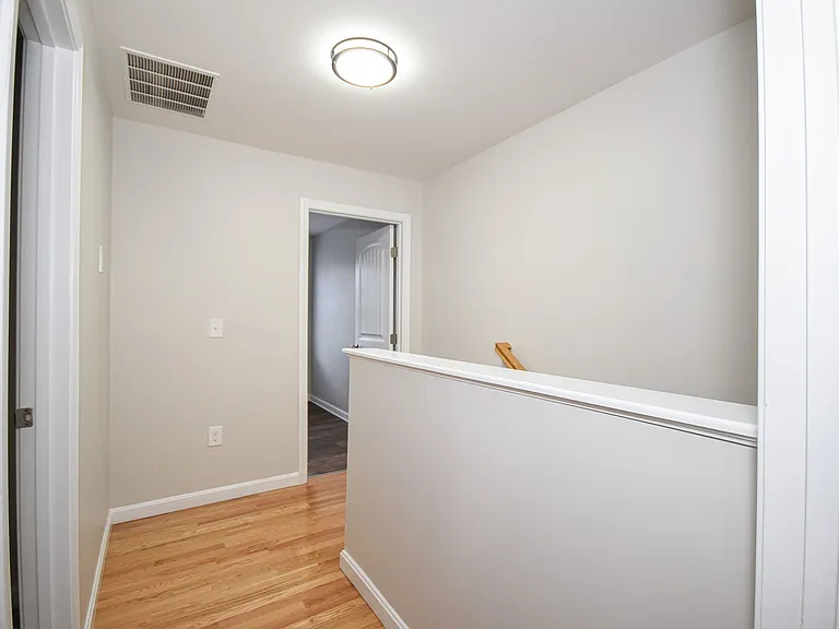 Jefferson Court — Photo 33