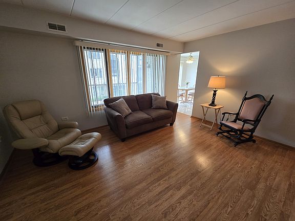 3rd image of 13950 Lavergne Ave APT 907