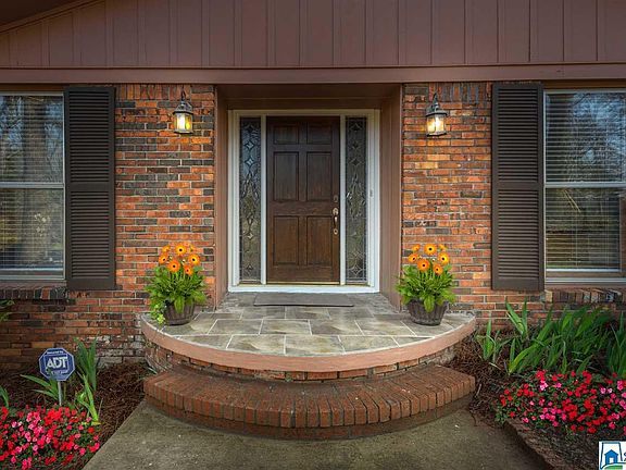 2nd image of 1134 Camelot Cir
