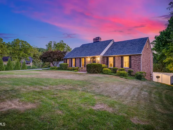 4100 Steeplechase Dr, Kingsport, TN 37664