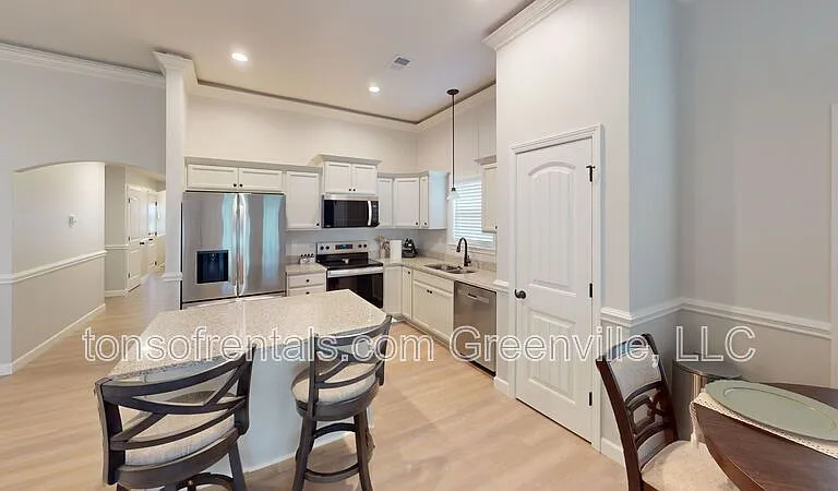 2212 Davenport Ct — Photo 4