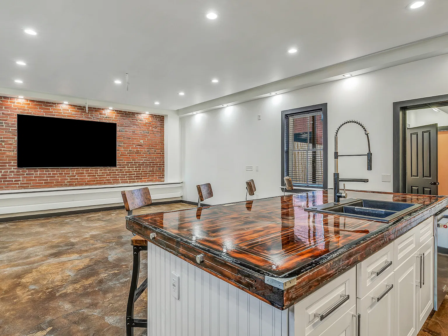 3 bed, 2.5 bath, 1700 sqft, $2,800 — Photo 2