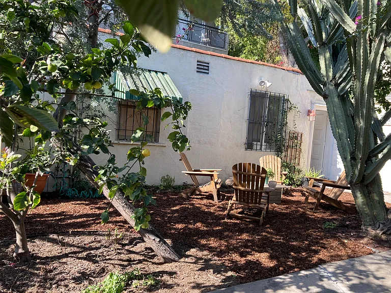 1325 N Orange Dr — Photo 17