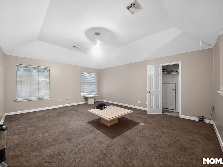 1811 Quiet Hollow Dr — Photo 14