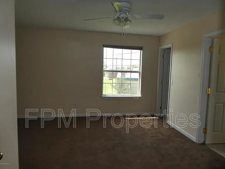 1017 Crestwood St — Photo 14