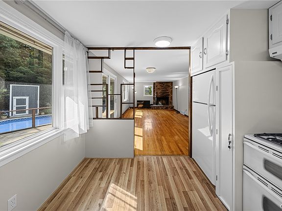 5th image of 112 Mansfield Dr