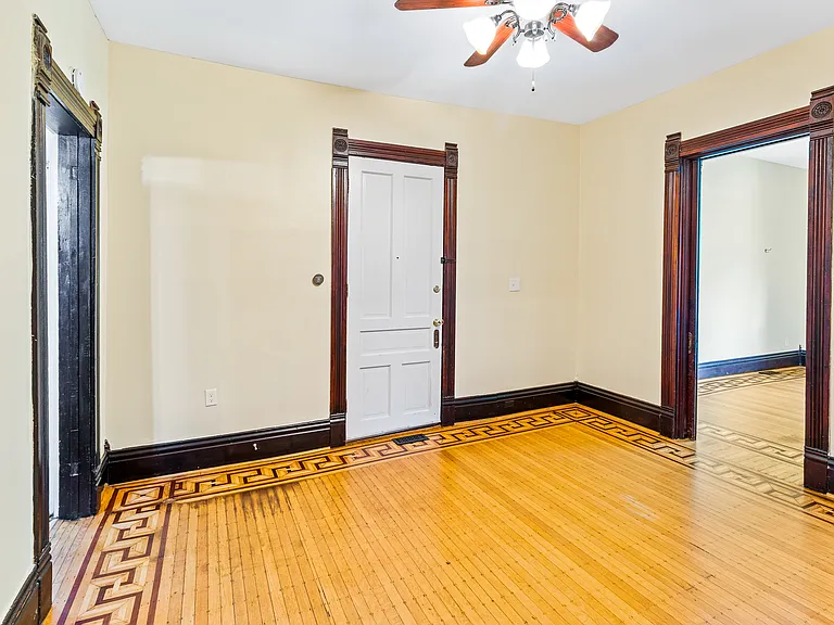 112 W Burnett Ave #1 — Photo 2