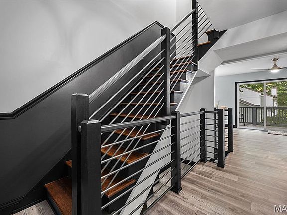 4th image of 1556 Charlemont Dr
