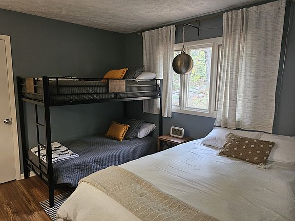 5th image of 733 Laurelwood
