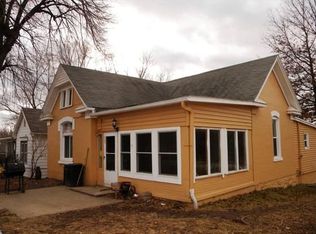 2202 S 5th St, Leavenworth, KS 66048