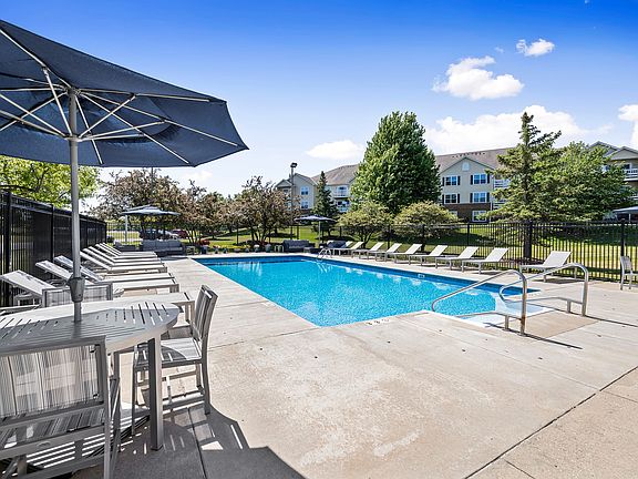 Riverwood Apartments Sparkling Outdoor Pool Deck