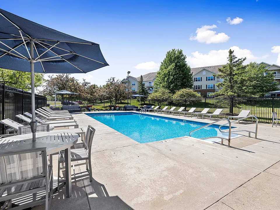 Riverwood Apartments Sparkling Outdoor Pool Deck