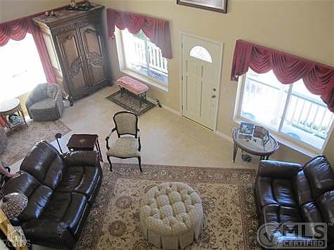 5th image of 1074 Hemlock Ln