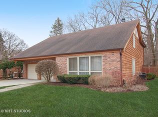 171 Ridgewood Rd, Riverside, IL 60546