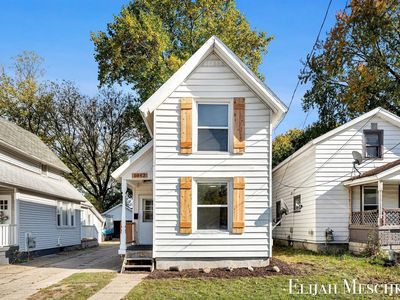 1052 Broadway Ave NW, Grand Rapids, MI, 49504