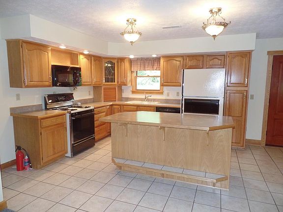 5th image of 7695 Pioneer Dr