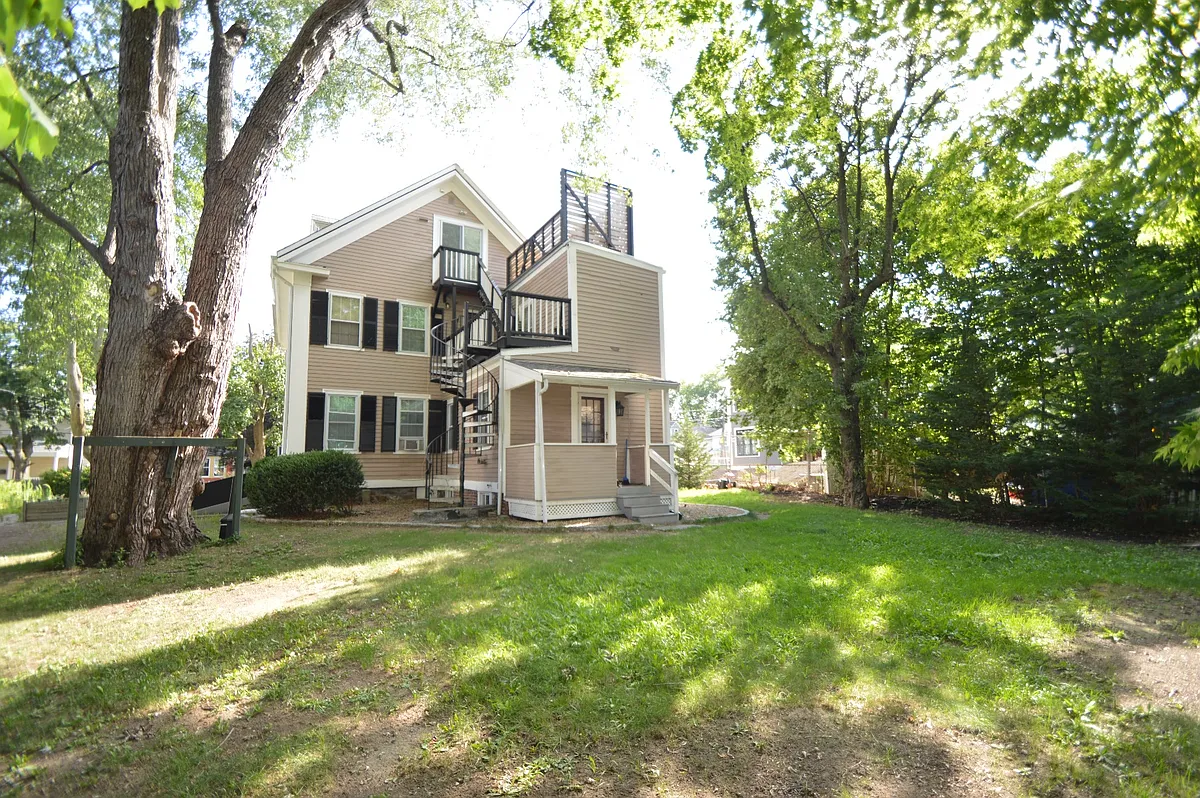 Building Photo - 21 Holton St #1