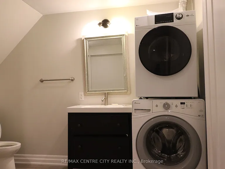 83 Britannia Ave — Photo 23