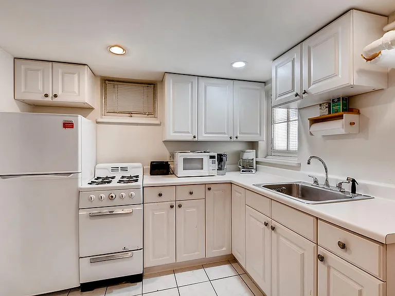 1122 N Emerson St #5 — Photo 3