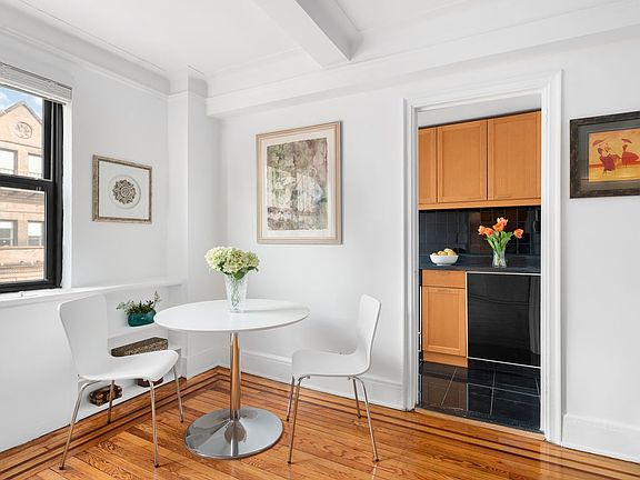3rd image of 102 W 85th St APT 7C