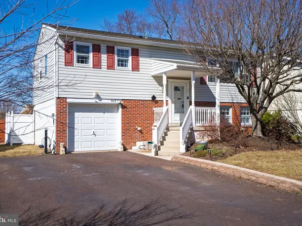 913 Seminary St, Pennsburg, PA 18073