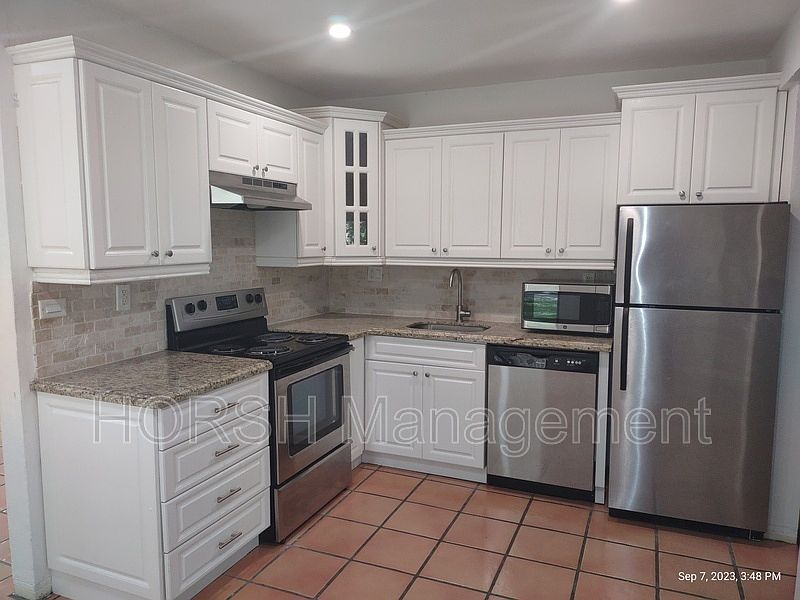 2nd image of 5965 SW 76th St