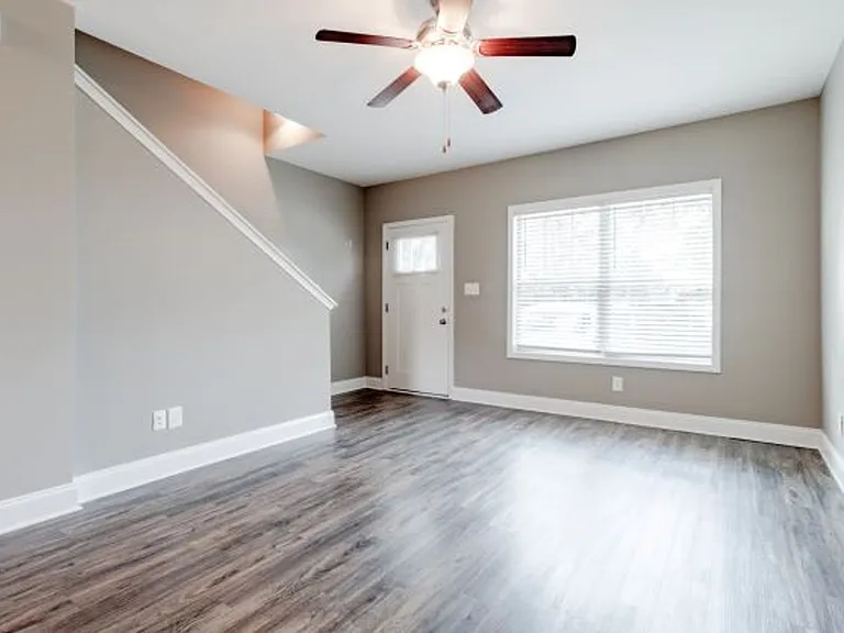 116 Hickory Grove — Photo 4