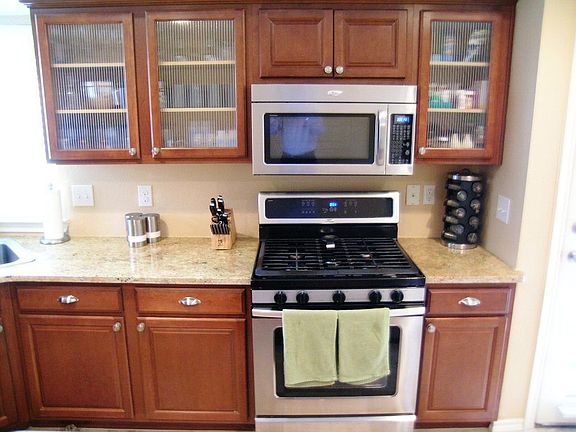5th image of 1806 Lewis Dr
