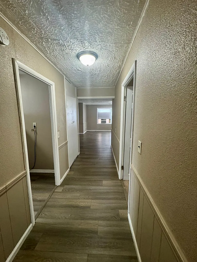 800 Brown — Photo 3