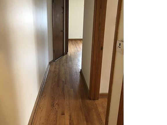 3rd image of 806 Kanawha Blvd W