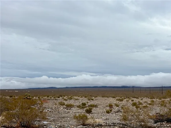 2461 E Saddleback Dr, Pahrump, NV 89060