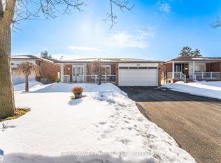 17 Malcolm Cres, Brampton, ON L6S 3C7