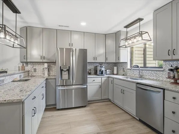 219 Shoreline Marina Cir Unit 122, Moneta, VA 24121