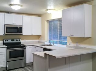 19025 61st Pl NE APT B, Kenmore, WA 98028