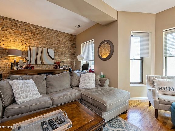 2nd image of 845 W Leland Ave APT 2